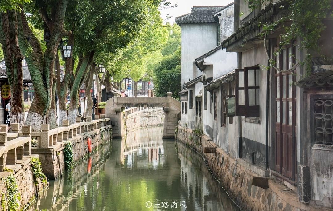 小萌妹的甜美装扮